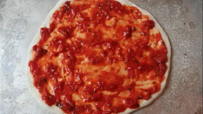 spread pizza sauce