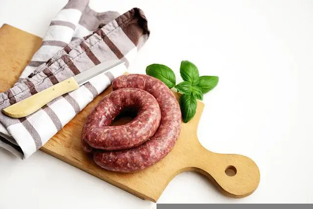 is sausage casing edible